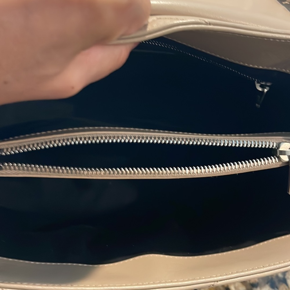 Like new Yves Saint Laurent Loulou Medium Chain Shoulder Bag - Picture 10 of 11